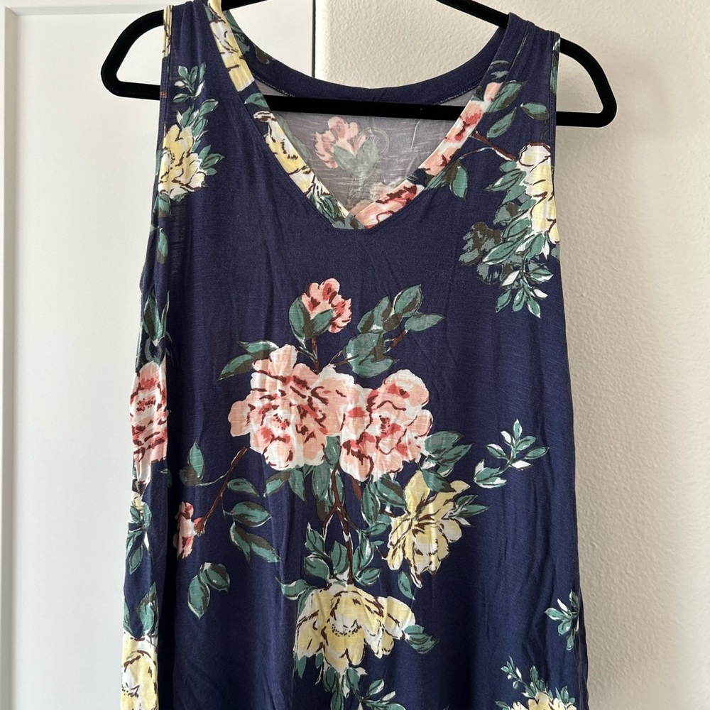 Floral V-Neck Tank Top - Navy